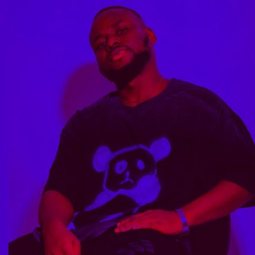 SammyKay’s artistry lies in blending diverse musical elements. Integrating afrobeat, soul, Nigerian highlife, and a fusion of English/Yoruba