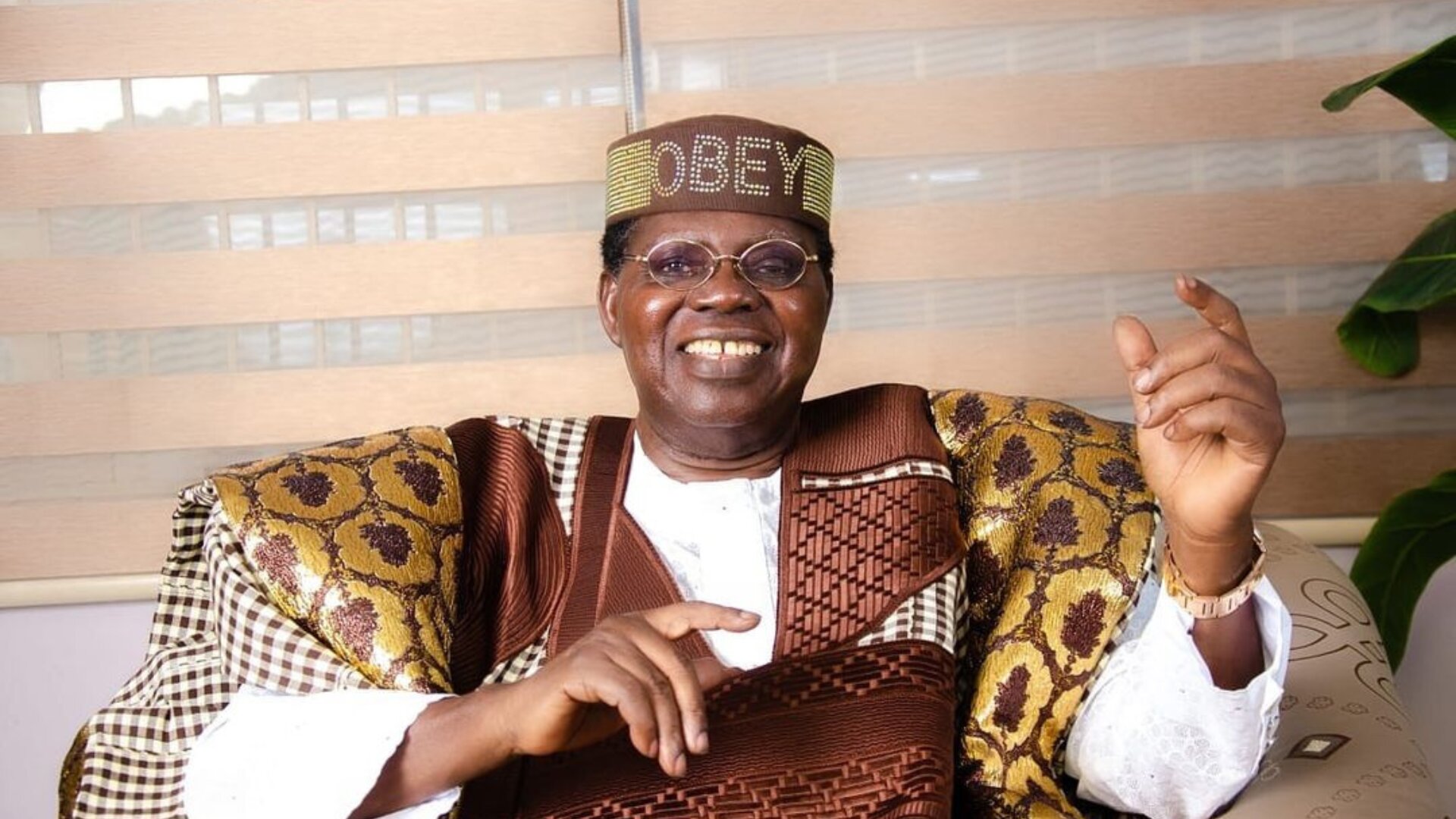 Remember the infectious beats and powerful vocals that dominated Nigerian music in the mid-20th century? This #TBT, we celebrate the legendary Chief Commander Ebenezer Obey, a pioneer of Juju music who continues to inspire generations.